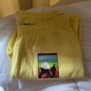 National Park Foundation Sweatpants Unisex Size L Yellow Large NEW Grand Teton